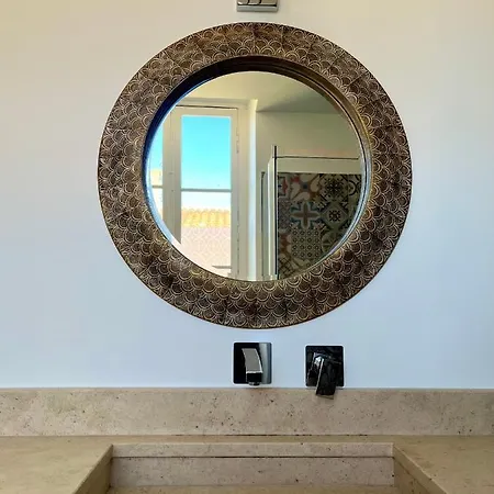 La Cour Carree - D'hotes Bed & Breakfast 3*