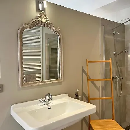 La Cour Carree - D'hotes Bed & Breakfast 3*