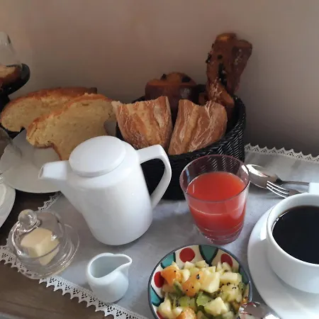 Couette-café La Cour Carree 3*