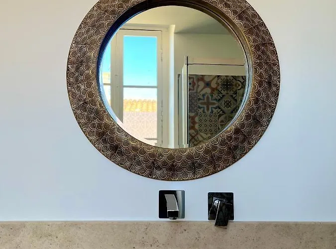 La Cour Carree - D'hôtes Alojamento de Acomodação e Pequeno-almoço 3*