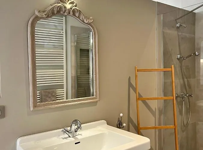 La Cour Carree - D'hôtes Alojamento de Acomodação e Pequeno-almoço 3*